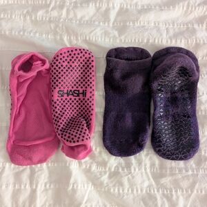 Sashi & Pointe Studio Pilates & Yoga Grip Socks